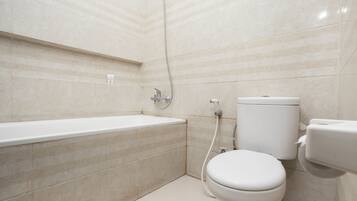 Shower, free toiletries