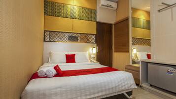 Double Room | Desk, blackout drapes