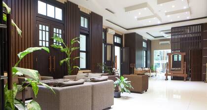 RedDoorz Premium near Bandung Indah Plaza