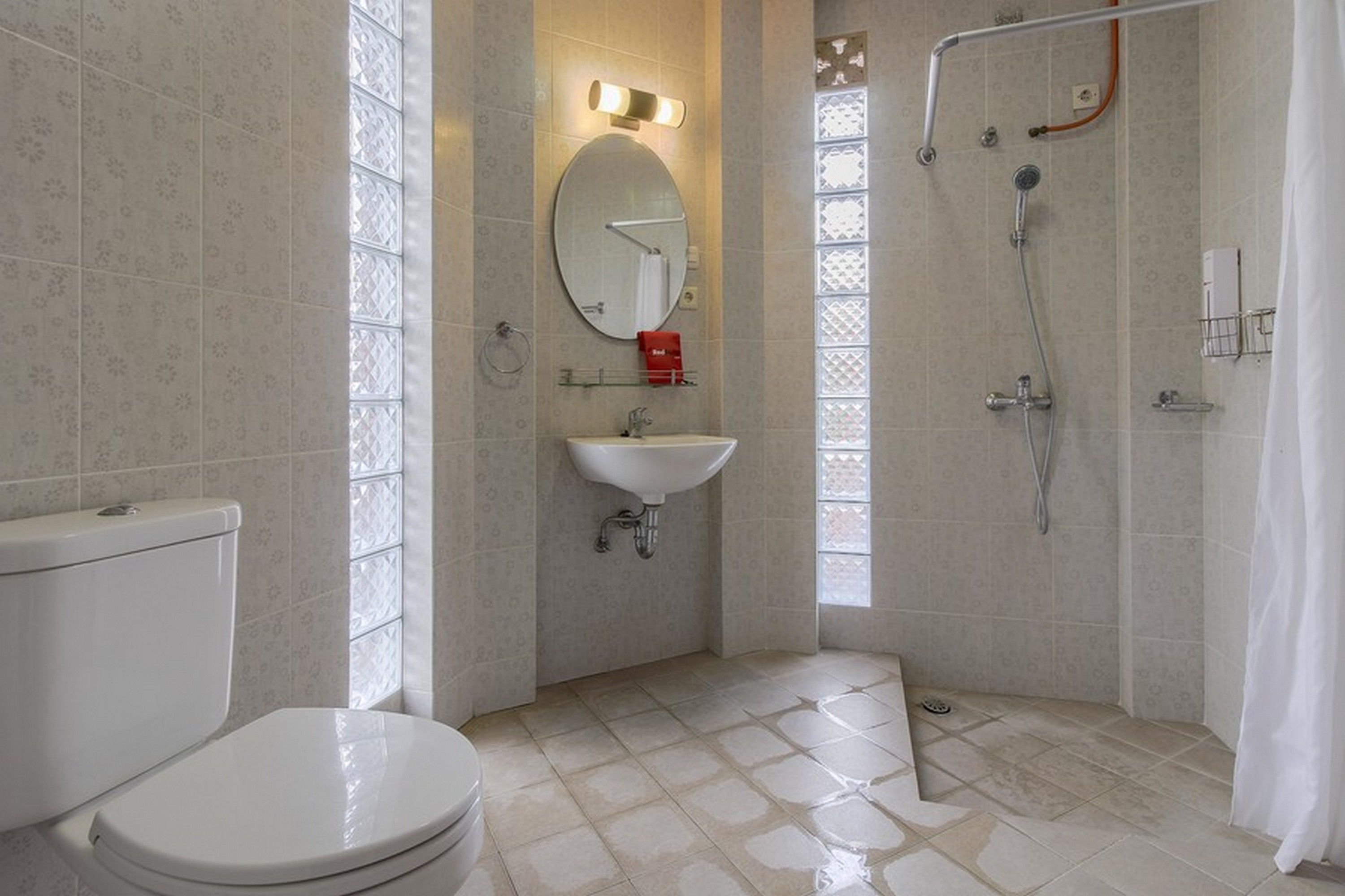 Photo - RedDoorz Plus near Dago Pakar