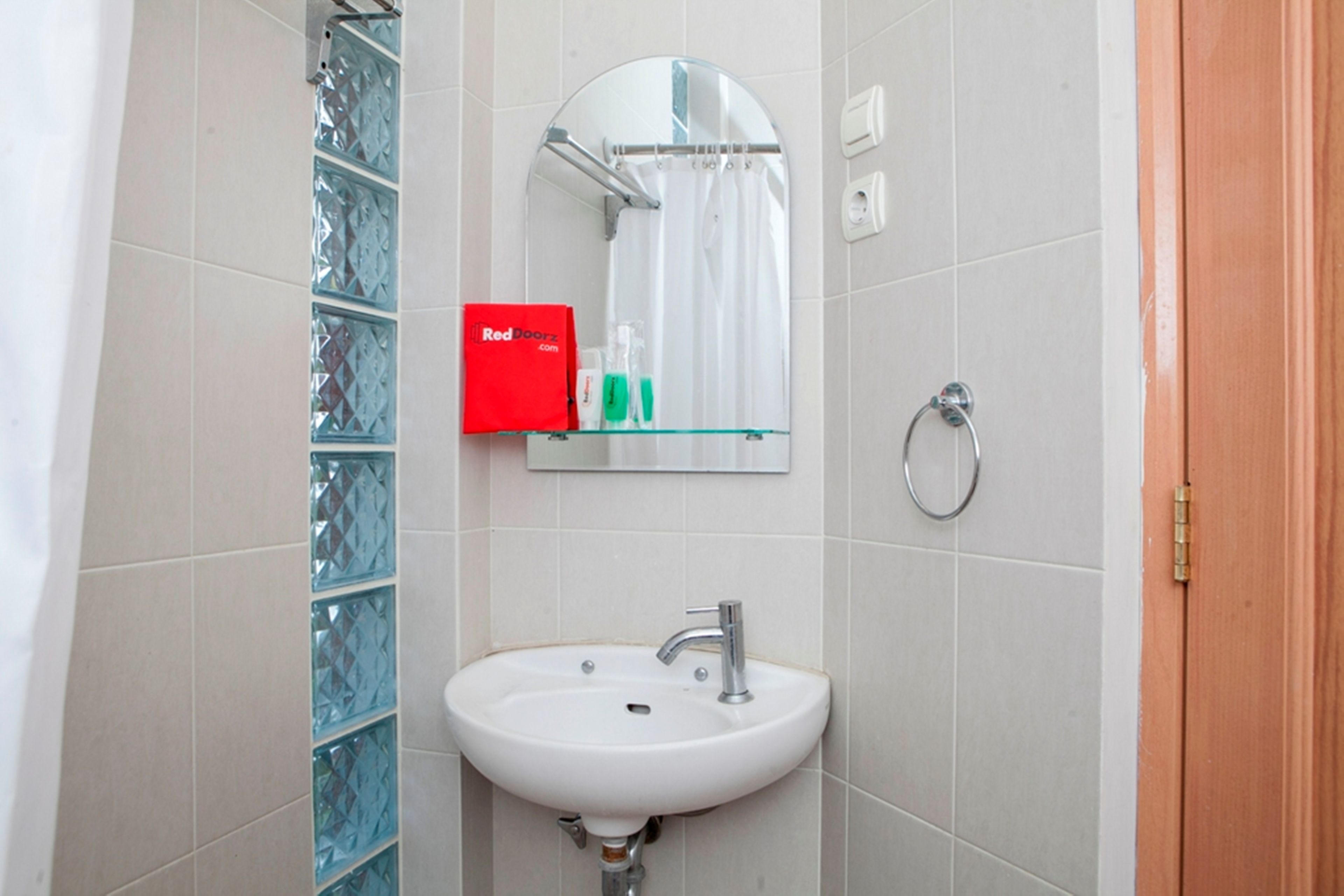 Photo - RedDoorz Plus near Dago Pakar