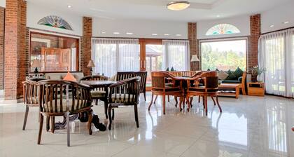 RedDoorz Plus near Dago Pakar