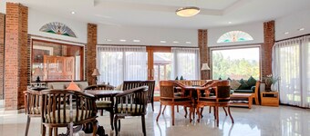 RedDoorz Plus near Dago Pakar