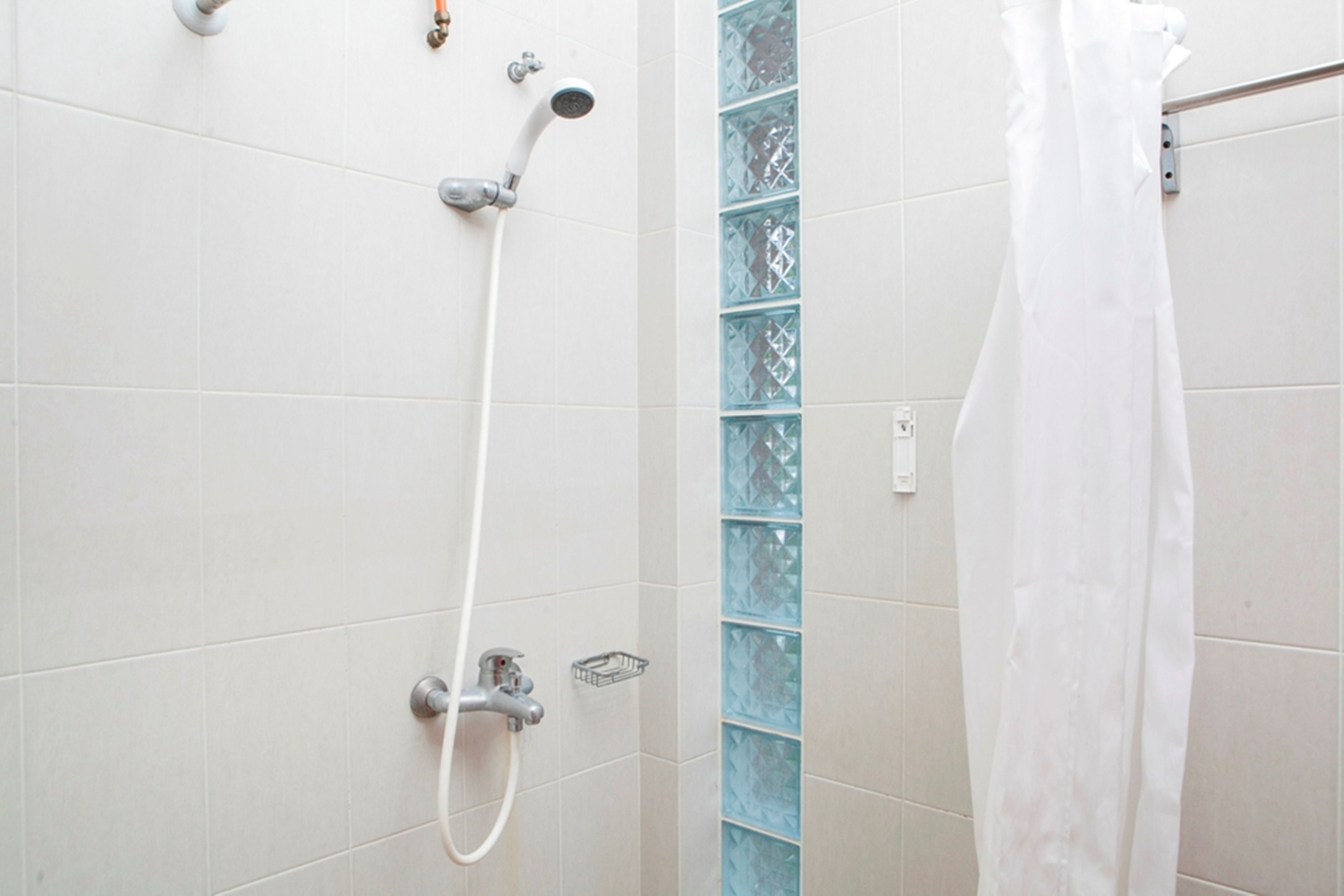 Photo - RedDoorz Plus near Dago Pakar