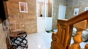 Comfort Townhome, 1 Double Bed | Living area - Valletta Lucia Townhouse (Valletta)
