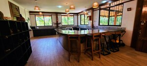 Penthouse Family Suite | Living area - Wag Hill Lodge (Mwanza)