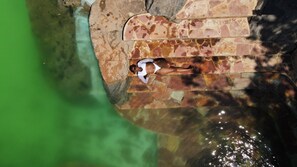 2 piscines extérieures