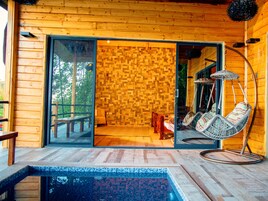 Super Luxury FamilyTent with Private Pool | 高档床上用品、客房内保险箱、特色装修、特色家居