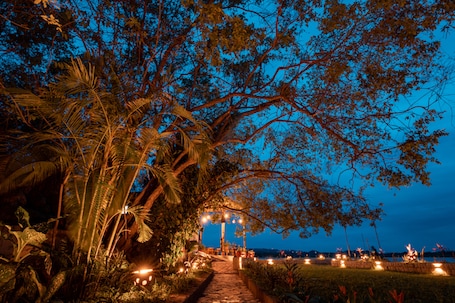 Front of property - evening/night. Wag Hill Lodge