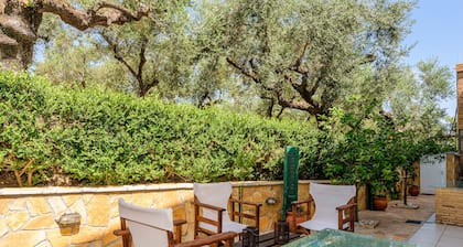 Remezzo Apartments & Studios