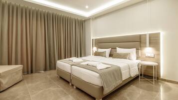 Quarto casal superior | Escrivaninha, quartos à prova de som, ferros/tábuas de passar roupa