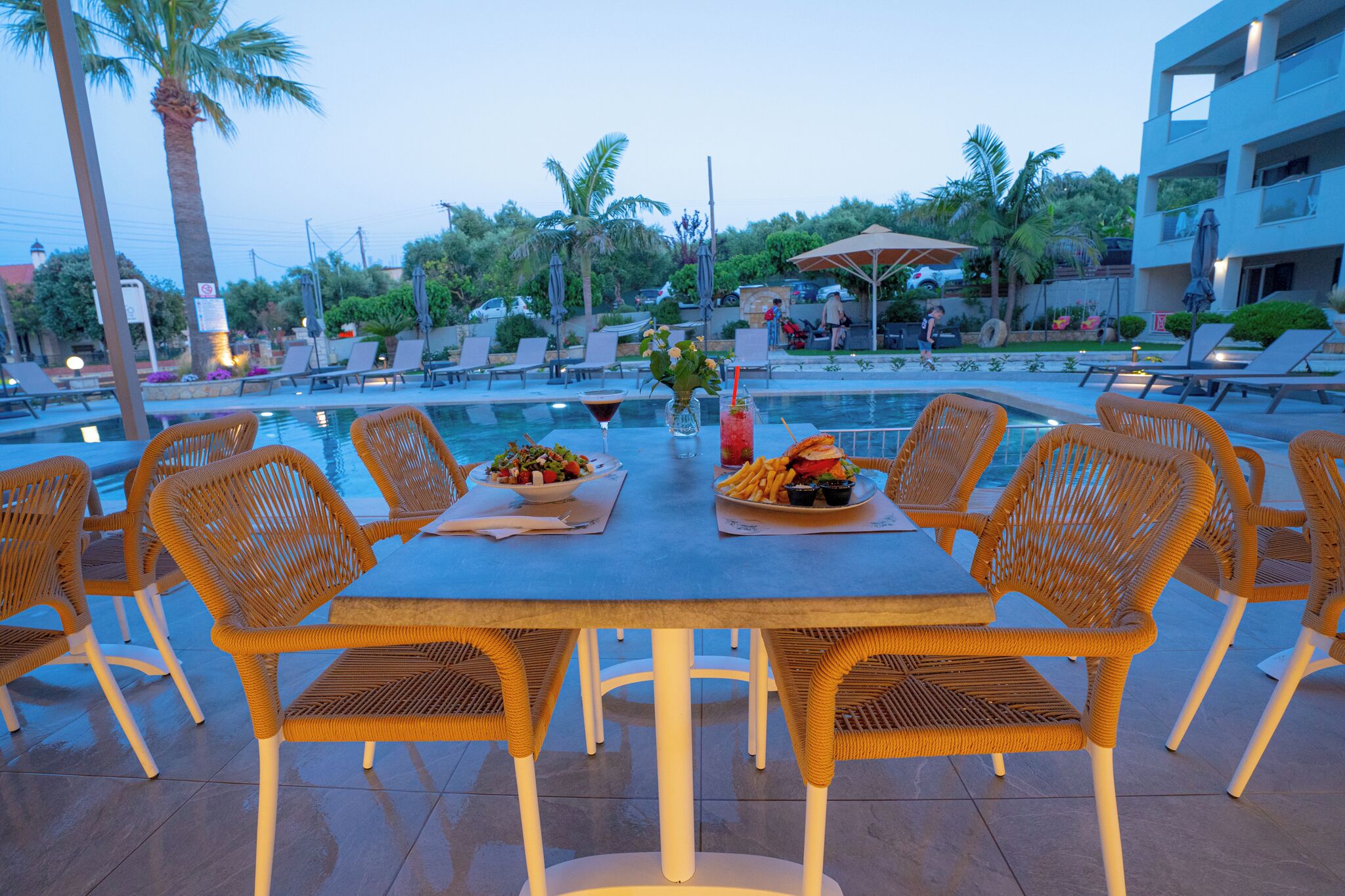 Desayuno continental diario (EUR 15 por persona)