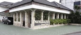 RedDoorz Plus near Adisucipto Airport 2