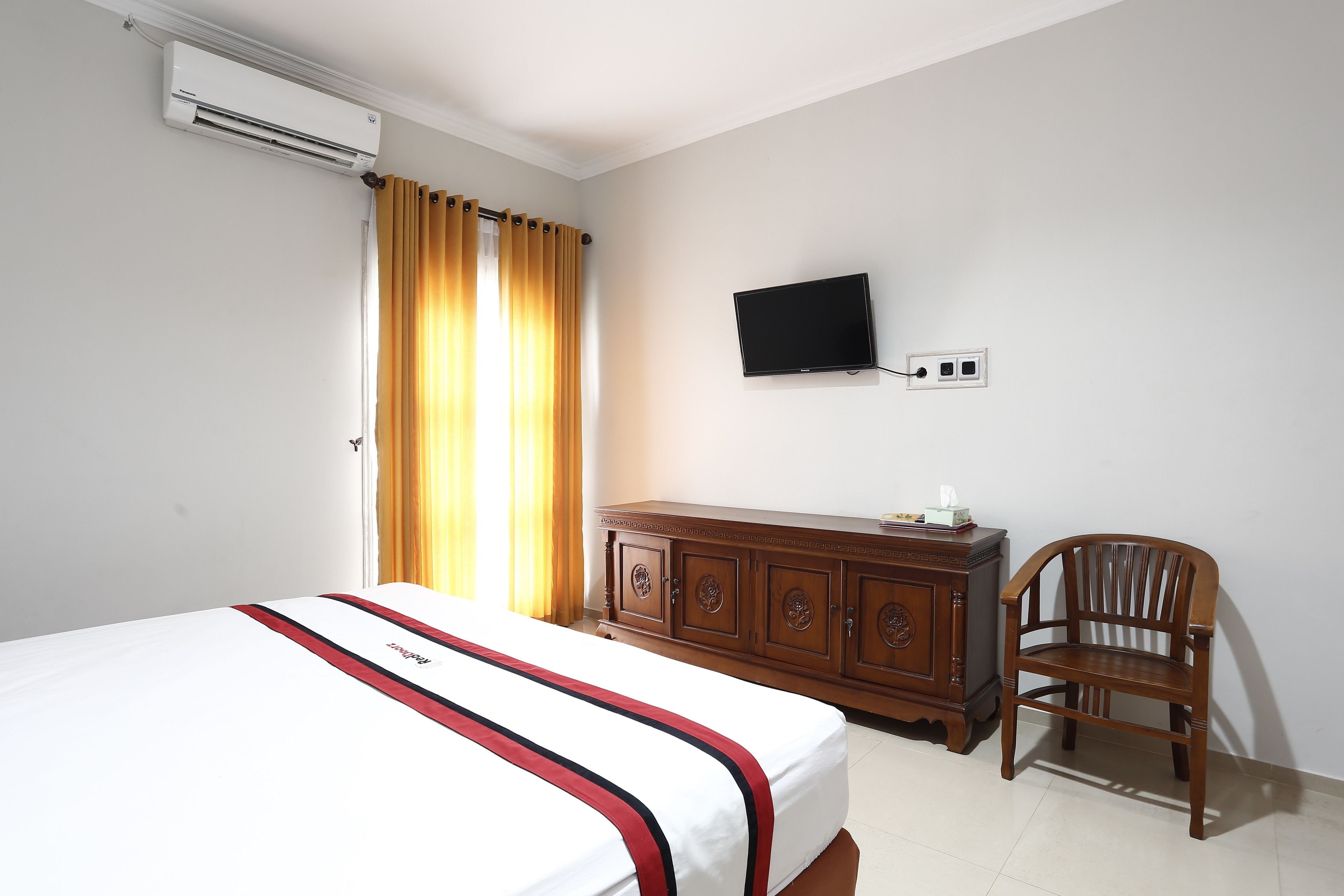 Photo - RedDoorz Plus near Adisucipto Airport 2