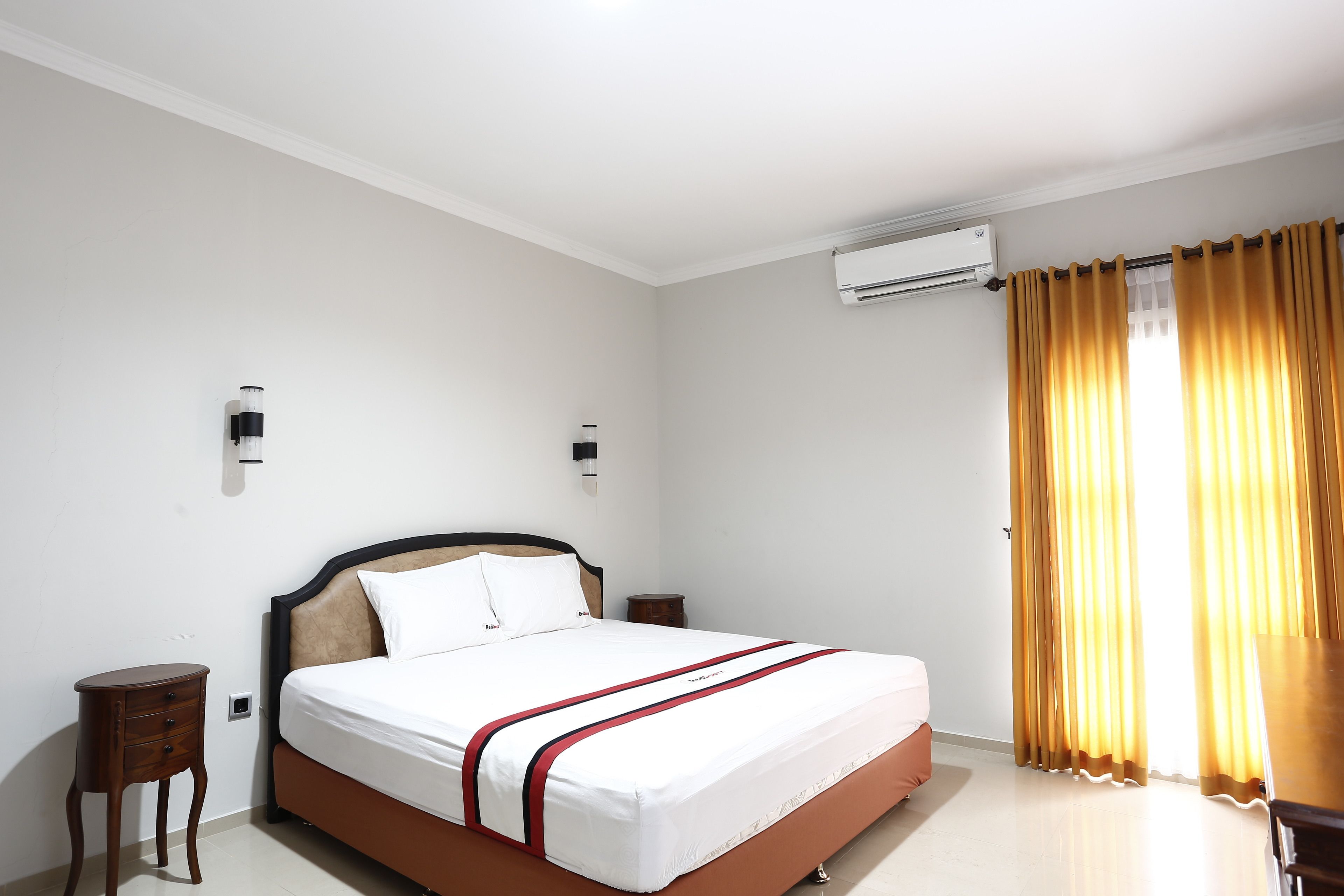 Photo - RedDoorz Plus near Adisucipto Airport 2