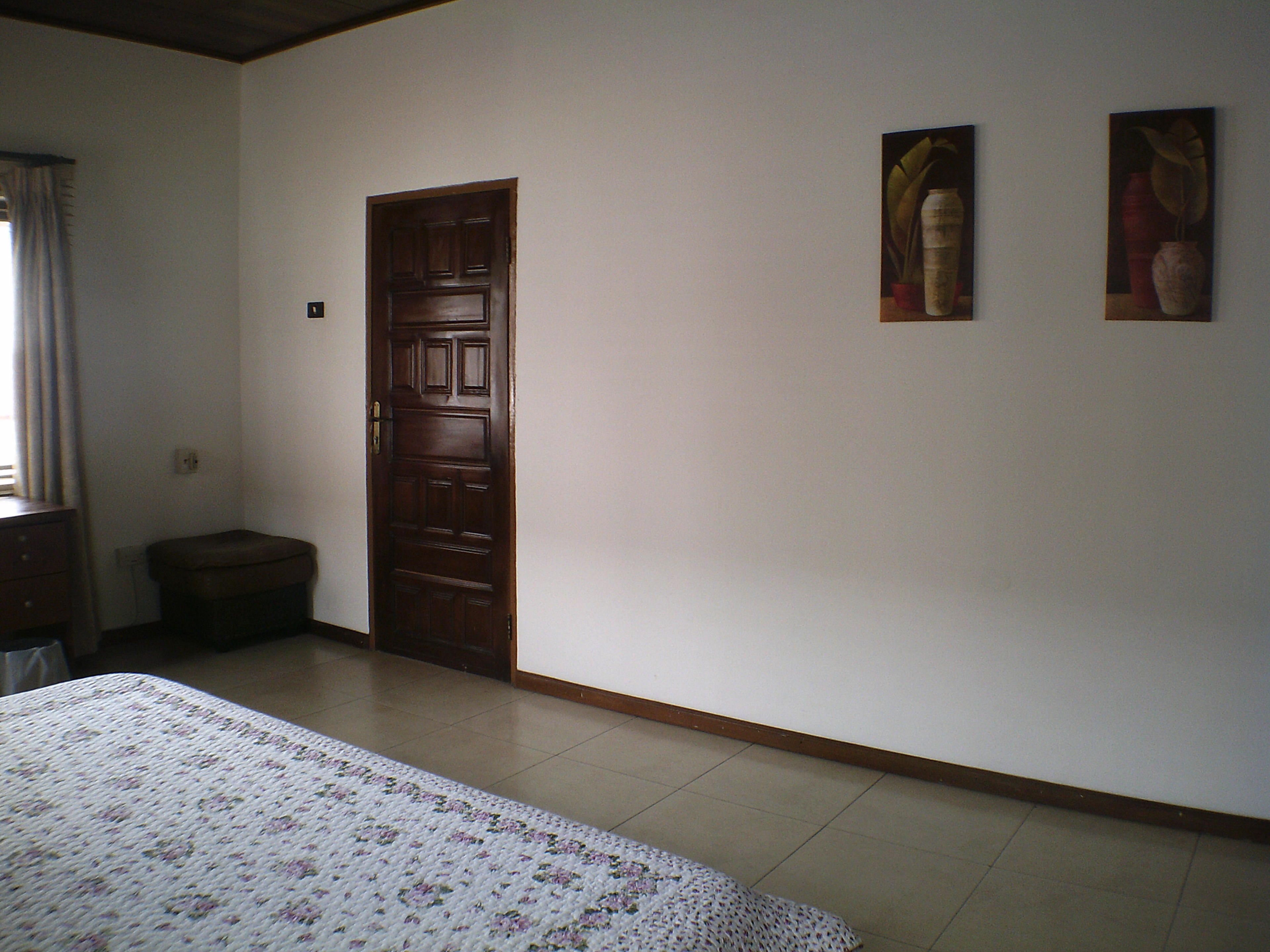 executive suite | minibar, in-room safe, desk, iron/ironing board