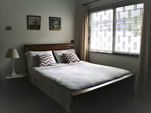 Single Room | Minibar, in-room safe, desk, iron/ironing board - Lavender Lodge Hotel (Accra)