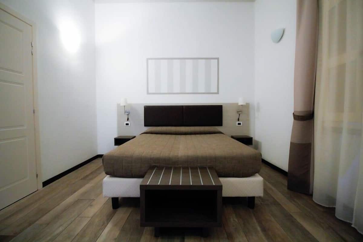 1 bedroom, minibar, desk, free cots/infant beds