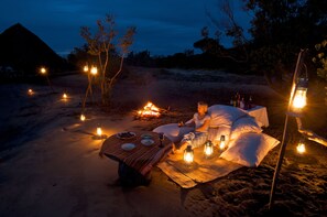 Tempat makan luar