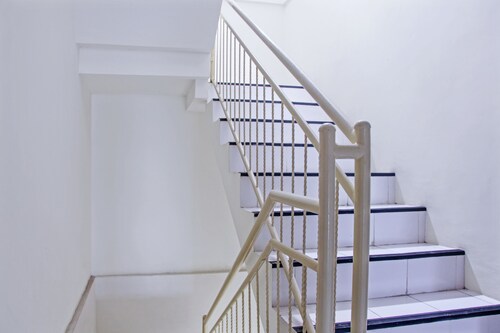 RedDoorz near Pantai Ria Kenjeran