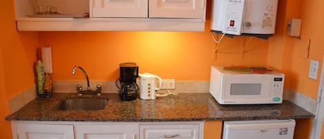 Apartment, 1 Bedroom | Private kitchen | Fridge, microwave, coffee/tea maker, cookware/dishes/utensils