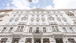 Unclassified image, 3 of 296, button - Senator Suite Stephansplatz by Welcome2Vienna (Vienna)