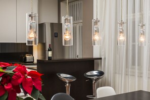 1 soverom, individuelt dekorert, individuelt innredet og skrivebord