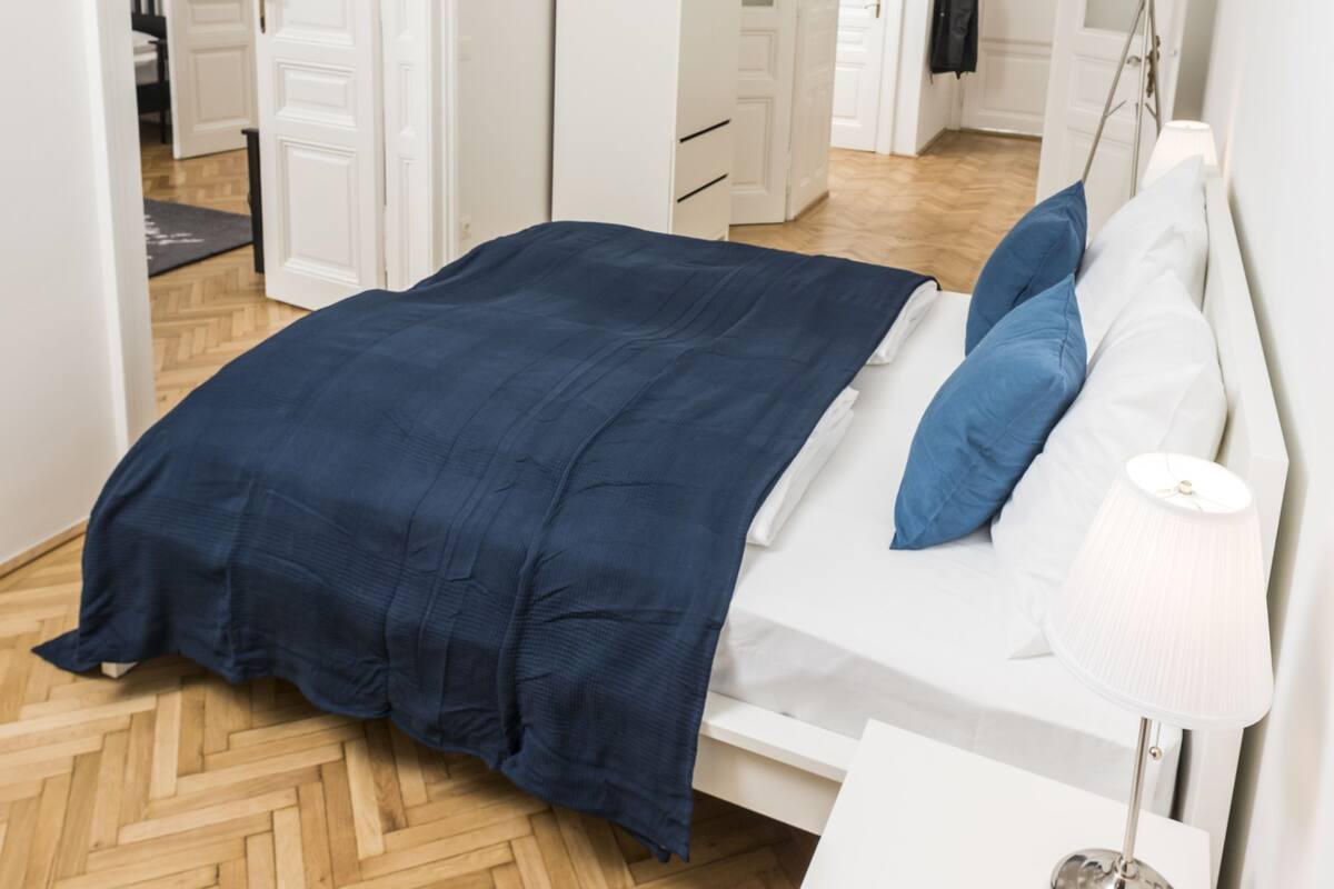 1 bedroom, desk, laptop workspace, soundproofing