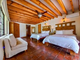 HABITACION JR. SUTE | Premium bedding, blackout drapes, iron/ironing board, free WiFi