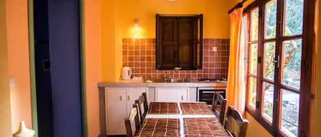 Appartement, 2 slaapkamers | Dineren in de kamer