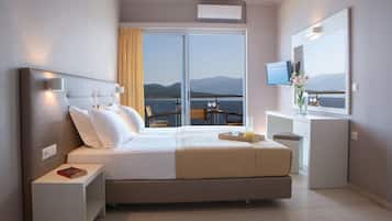 Estudio superior, vista al mar | 1 habitación, caja de seguridad en la habitación y insonorización
