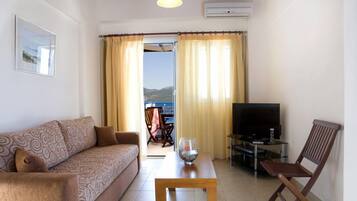 Junior Suite, Sea View | Living area