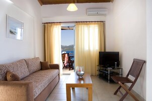 Junior Suite, Sea View | Living area