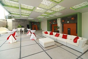 Breakfast, lunch, dinner served; international cuisine  - Holiday Inn Chilpancingo by IHG (Chilpancingo de los Bravo)