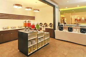 Buffet breakfast for a fee on weekdays