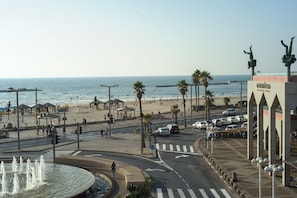 Minibar, in-room safe, iron/ironing board