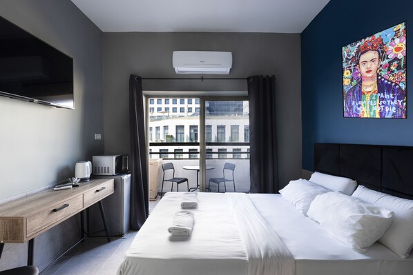 Minibar, in-room safe, iron/ironing board