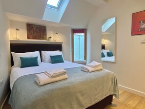 Superior Apartment, 1 Bedroom, Private Bathroom | 1 bedroom, Egyptian cotton sheets, premium bedding, pillowtop beds - Your Space Apartments - Cambridge Place (Cambridge)