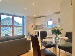 Superior Apartment, 1 Bedroom, Private Bathroom | Dining room - Your Space Apartments - Cambridge Place (Cambridge)