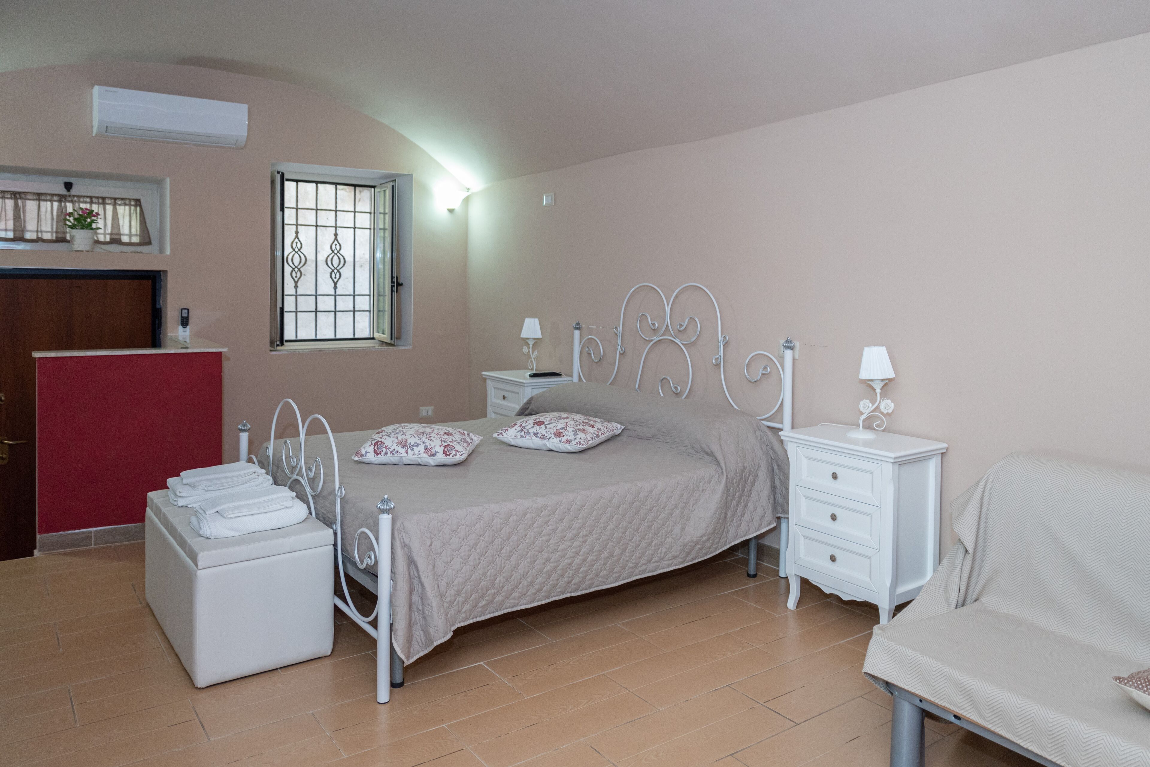 Chambre Double Classique, 1 très grand lit et 1 canapé-lit, rez-de-chaussée