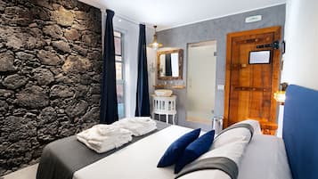 Double Room, Ocean View | 4 bedrooms, in-room safe, individually decorated, blackout drapes
