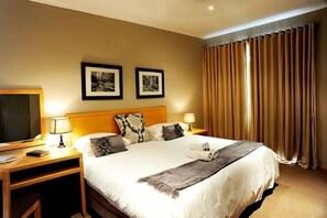 Escriptori i roba de llit 