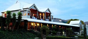 Front of property - Villa Paradiso Country Manor (Hartbeespoort)