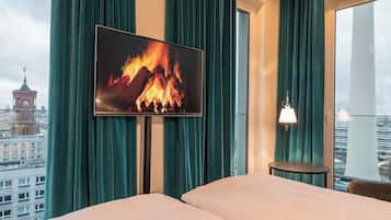 Hypo-allergenic bedding, in-room safe, desk, soundproofing