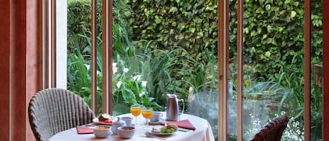 Daily buffet breakfast (EUR 25 per person)