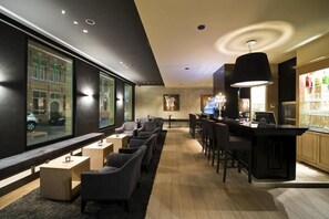 Bar (on property) - Flanders Hotel (Bruges)