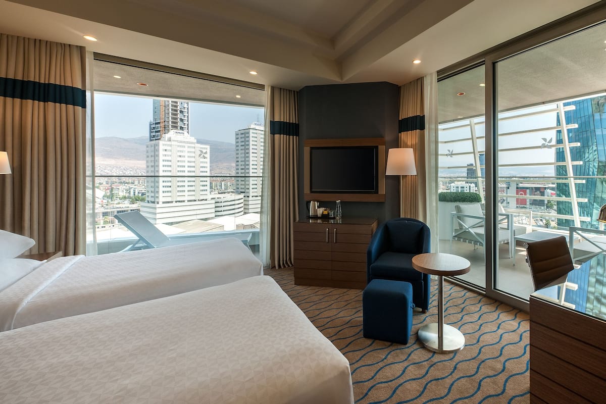premium bedding, minibar, in-room safe, desk