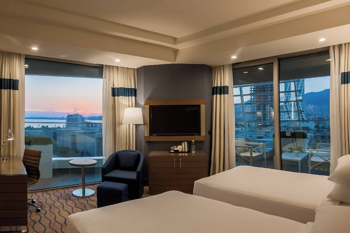 Room, 1 Twin Bed, Balcony, Corner | Premium bedding, minibar, in-room safe, desk