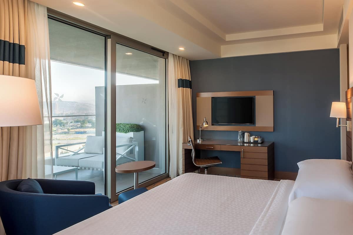 Room, 1 King Bed, Balcony, City View (Corner) | Premium bedding, minibar, in-room safe, desk