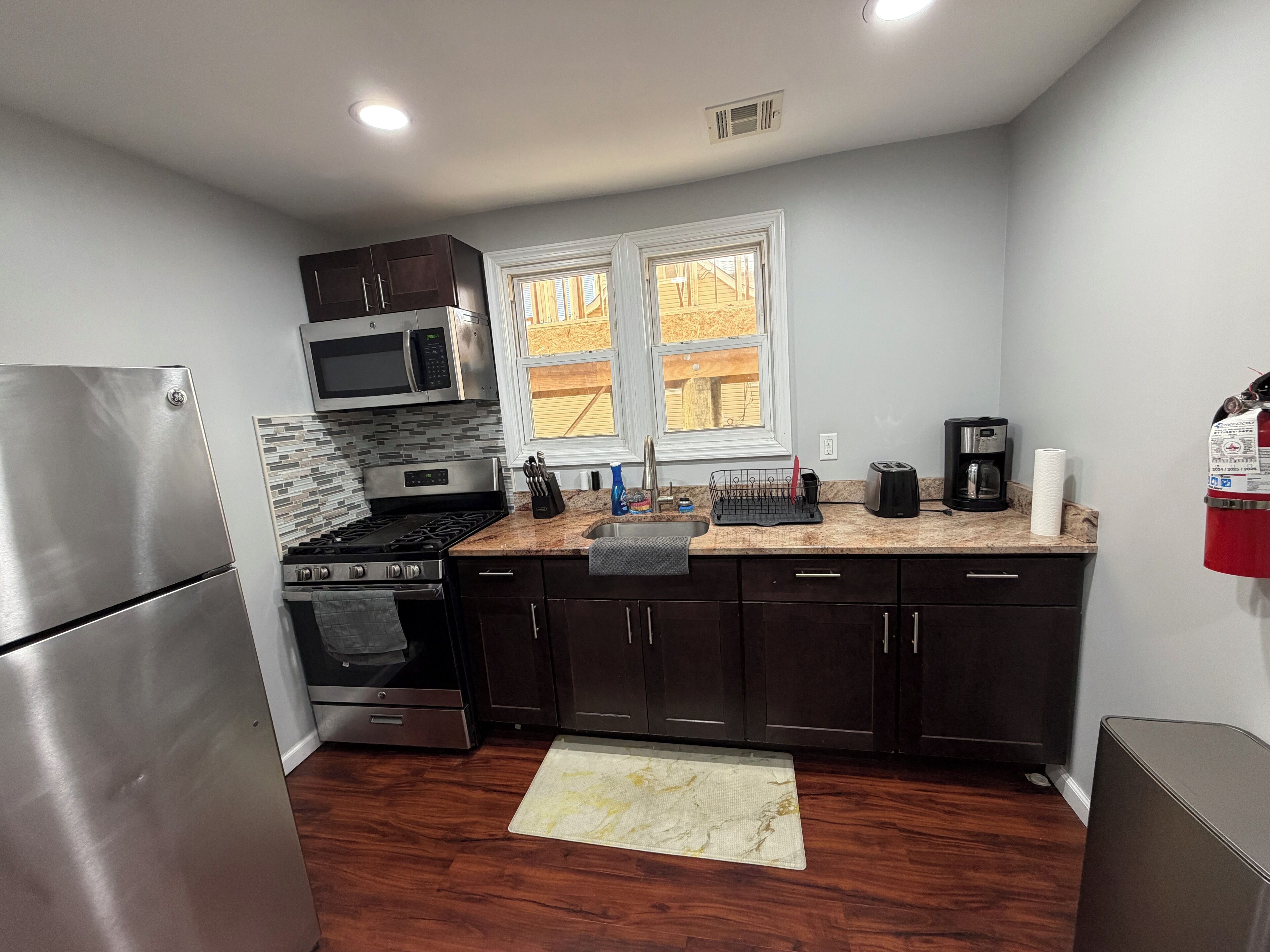 Signature Apartment, 2 Bedrooms, Kitchenette, Ground Floor Unit 1 | Private kitchen | Fridge, microwave, oven, stovetop